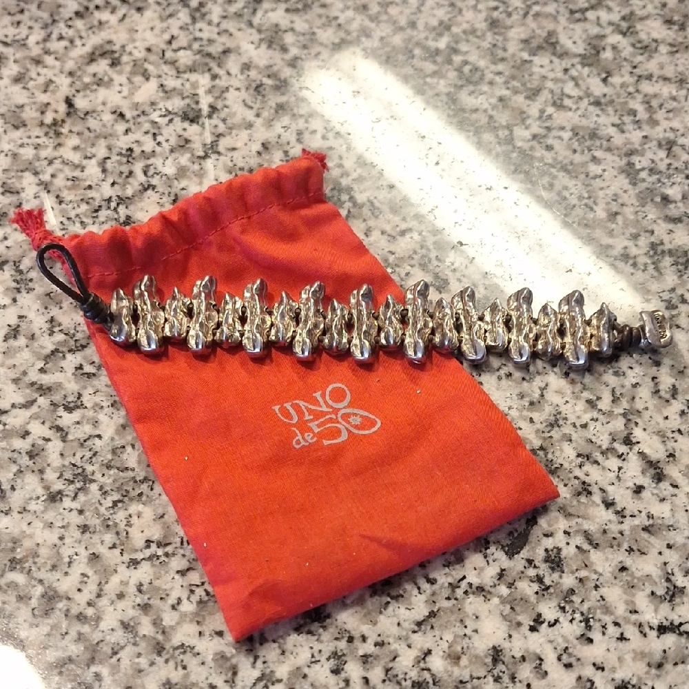 UNO de 50 Textured Silver Bracelet